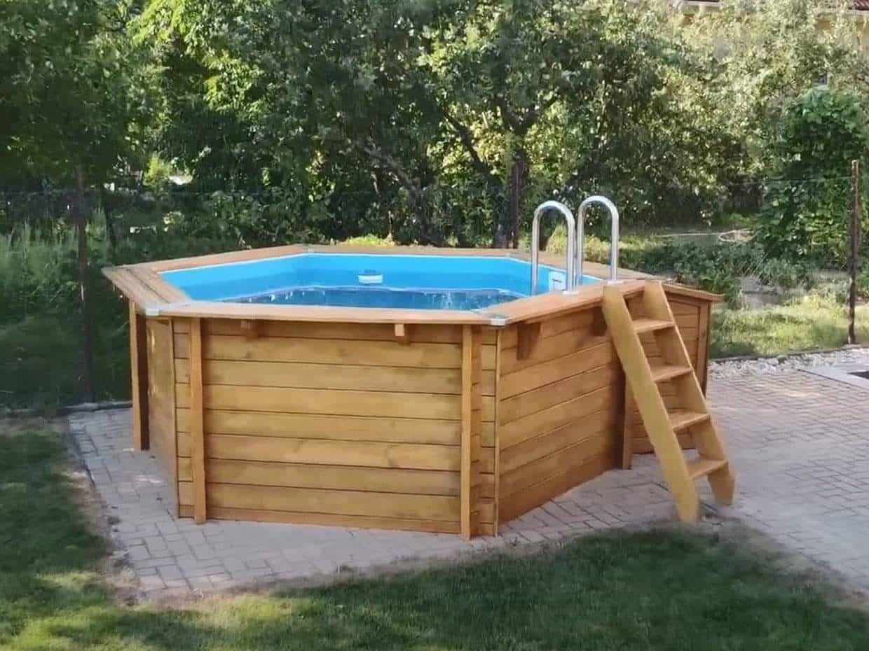Dřevěný zahradní bazén